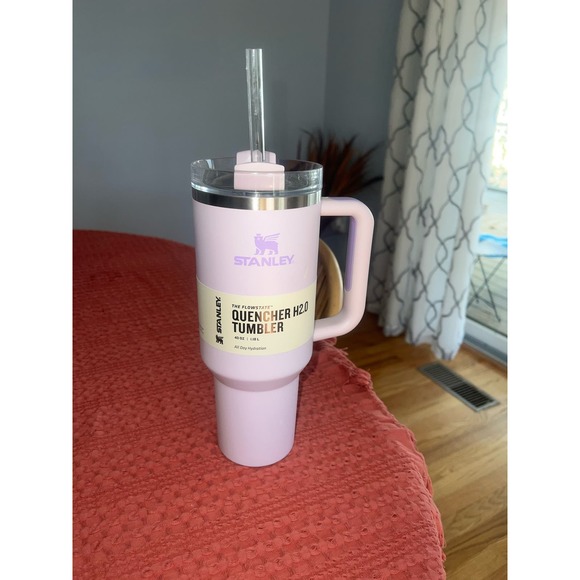 Stanley The Quencher FLowstate 40 oz Tumbler in Orchid - Picture 1 of 3